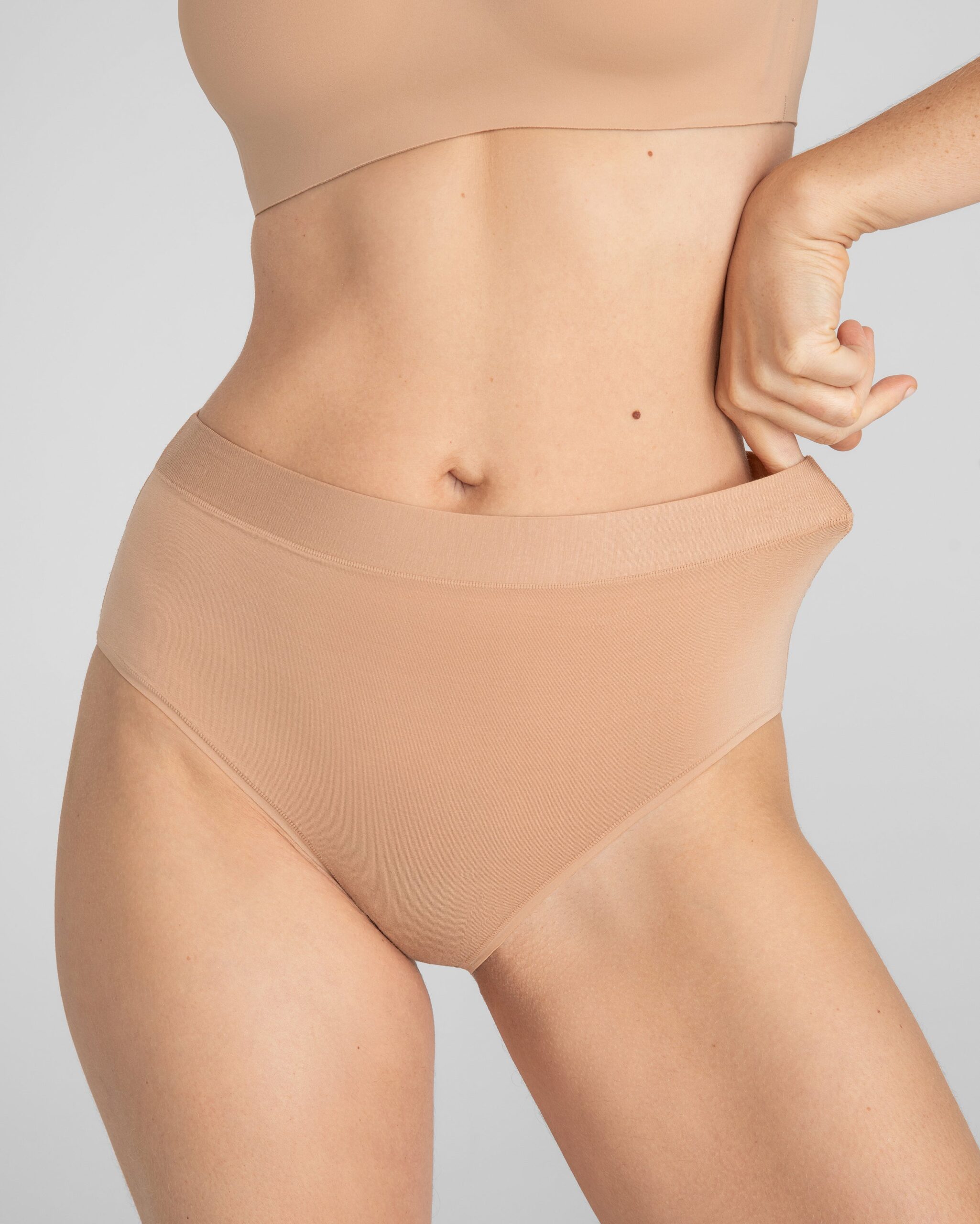 blisswear_HR_brief-sand-S-Chloe_0798_R1