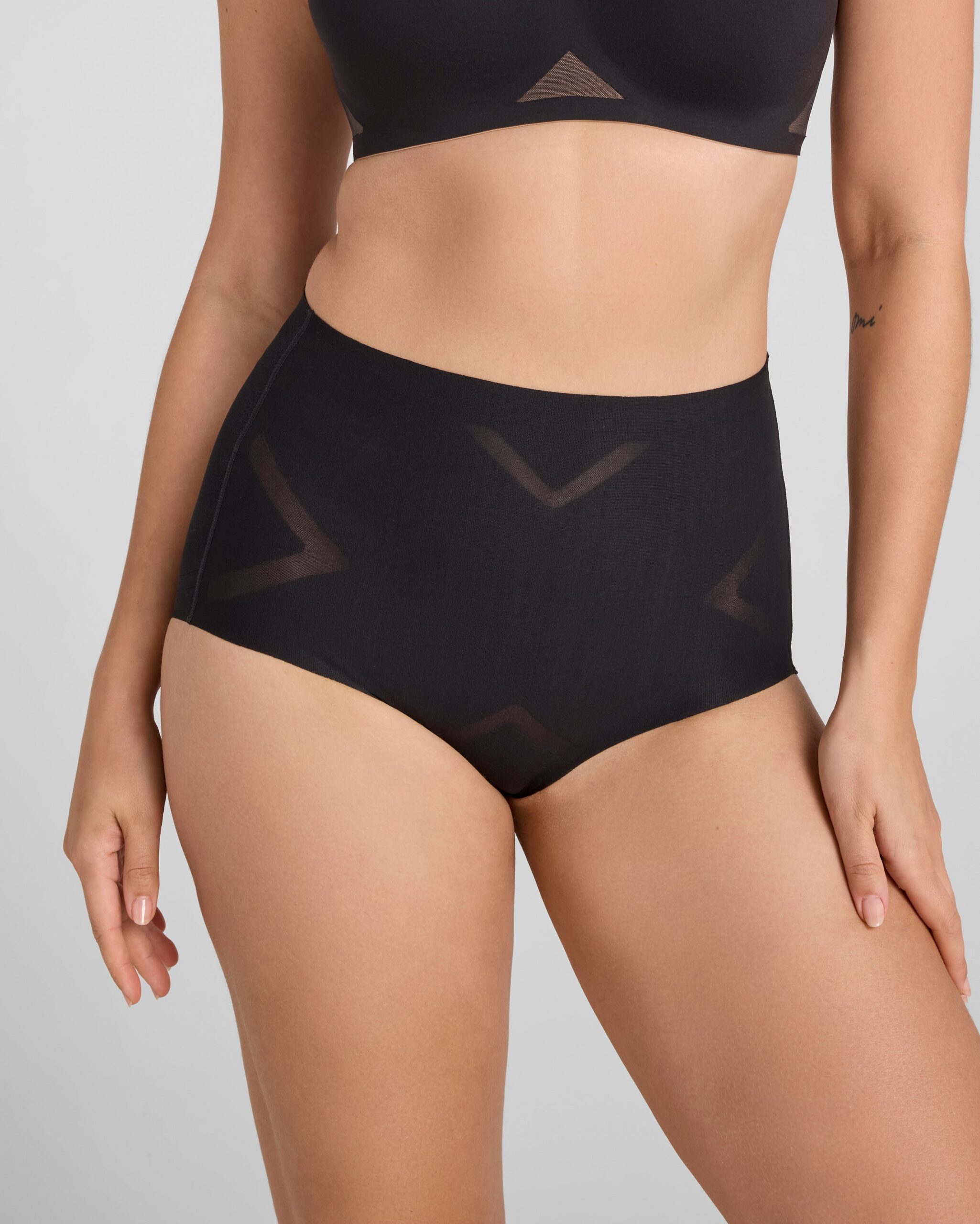 mesh_sculpt_mw_brief-vamp-M-Elle_2128_R1